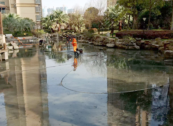 桑日景观池淤泥清理