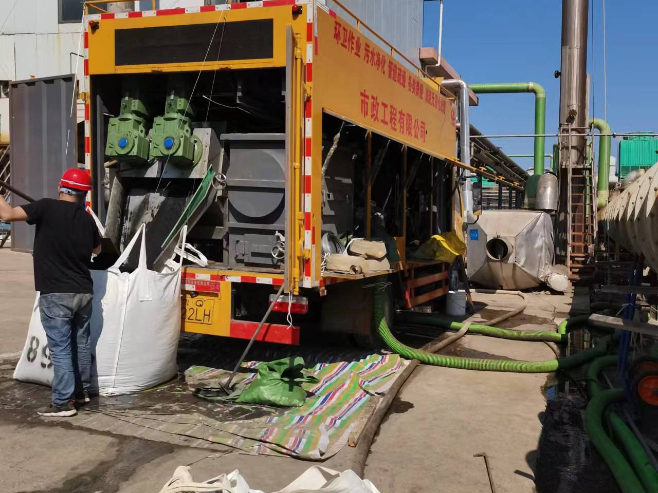 桑日淤泥压干处理